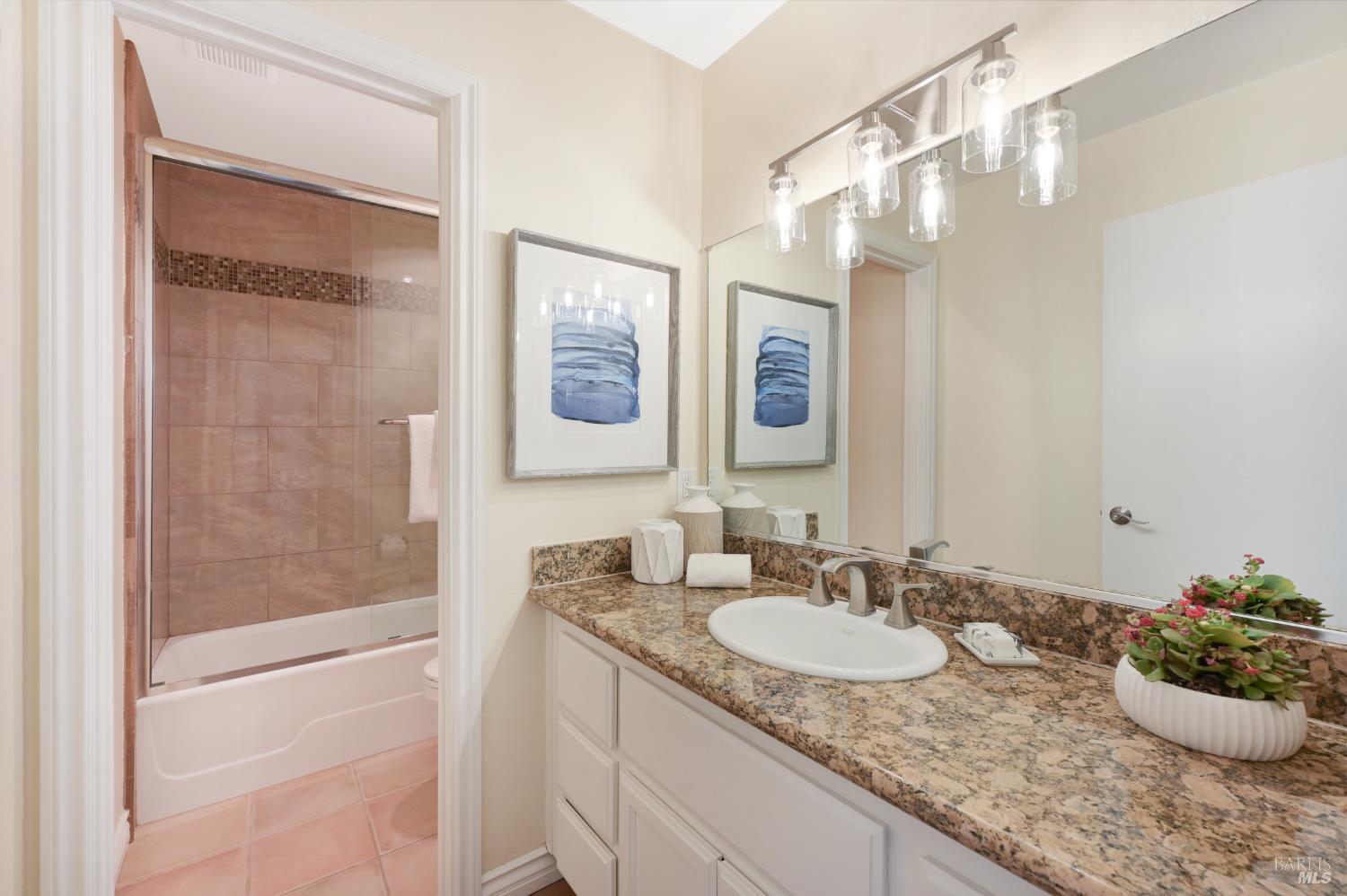 Detail Gallery Image 24 of 34 For 60 Marinero Cir, Tiburon,  CA 94920 - 2 Beds | 2/1 Baths