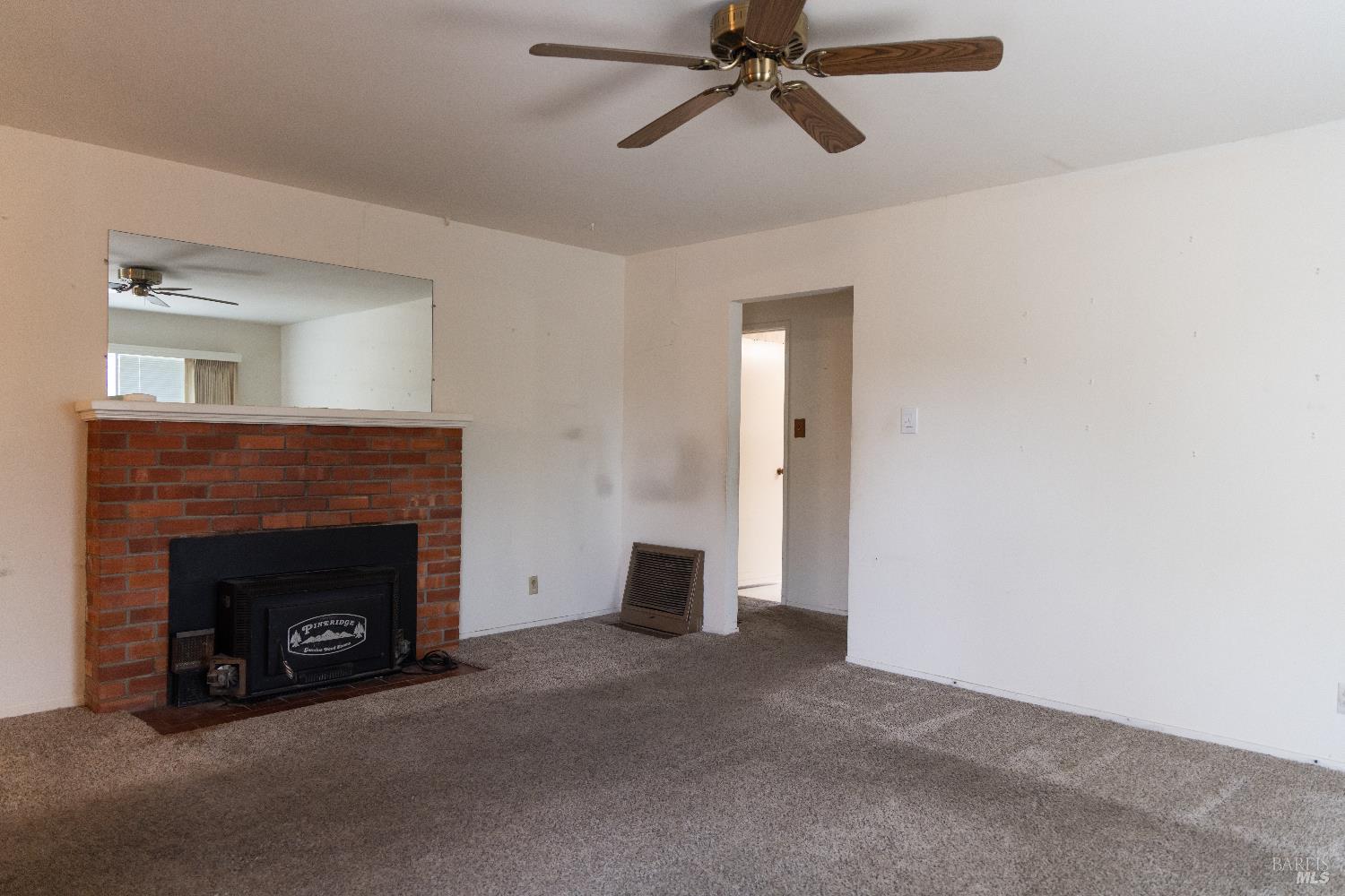 Detail Gallery Image 7 of 21 For 2387 Meyers Dr, Santa Rosa,  CA 95403 - 3 Beds | 1 Baths