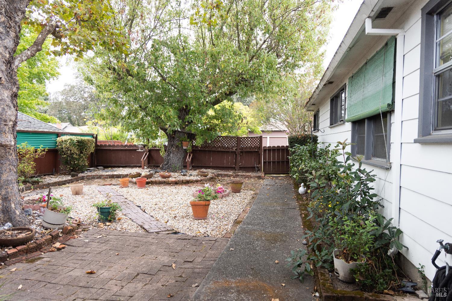 Detail Gallery Image 4 of 21 For 2387 Meyers Dr, Santa Rosa,  CA 95403 - 3 Beds | 1 Baths