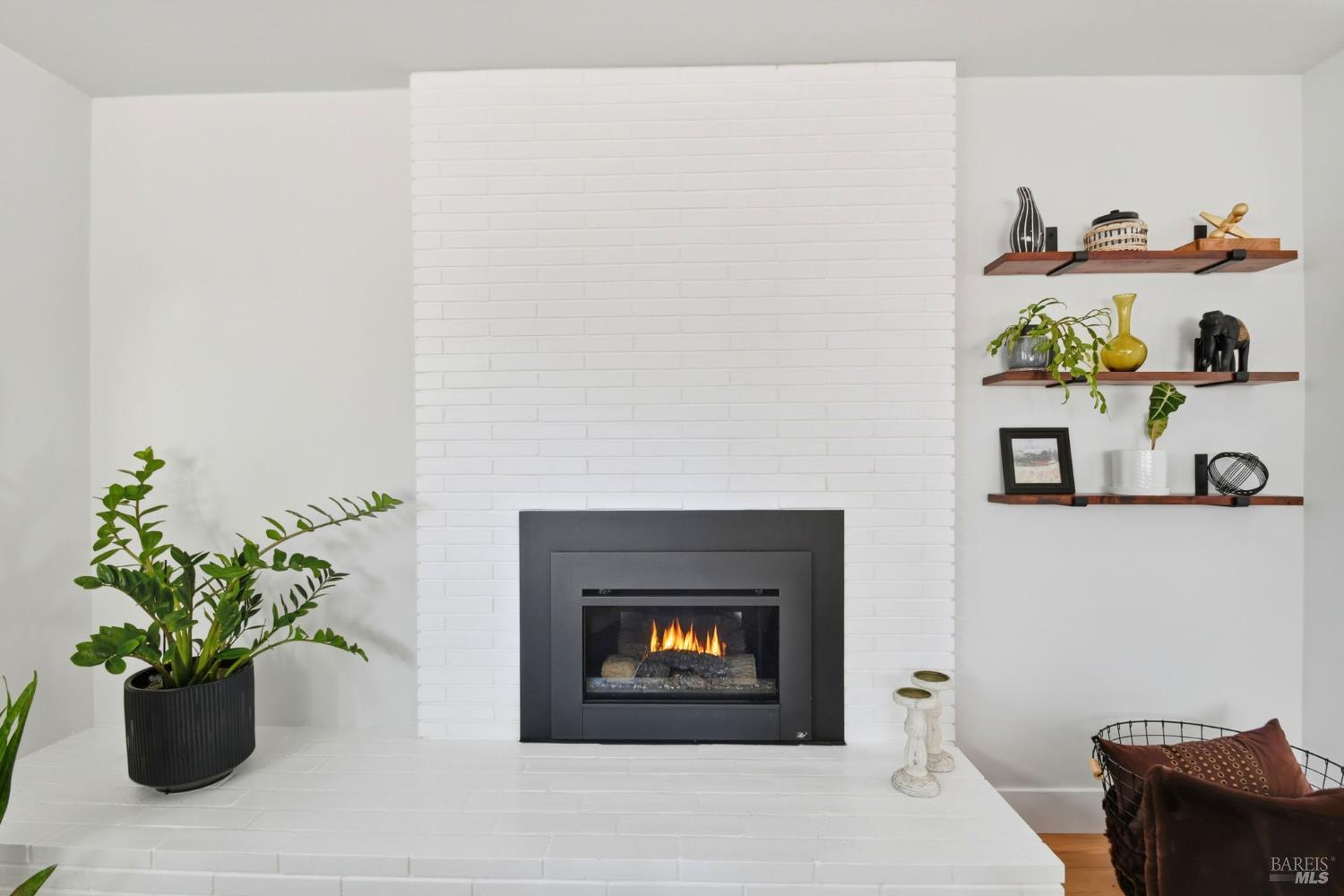 Detail Gallery Image 5 of 47 For 3553 Fir Dr, Santa Rosa,  CA 95405 - 4 Beds | 2 Baths