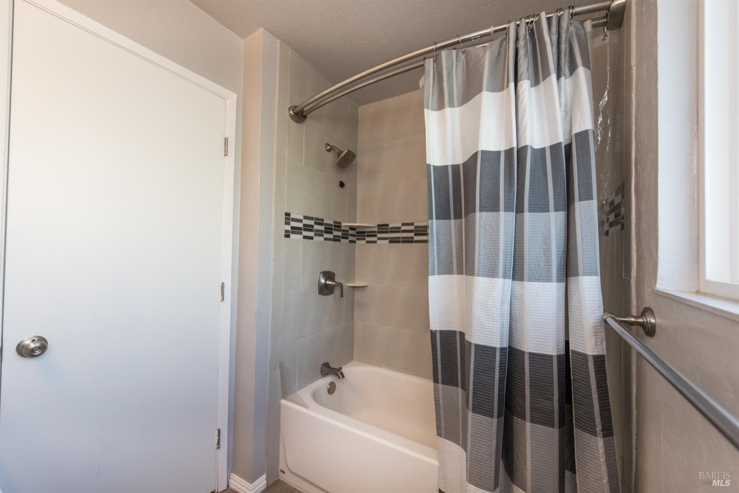 Detail Gallery Image 24 of 34 For 374 Gate Way, Santa Rosa,  CA 95401 - 3 Beds | 1/1 Baths