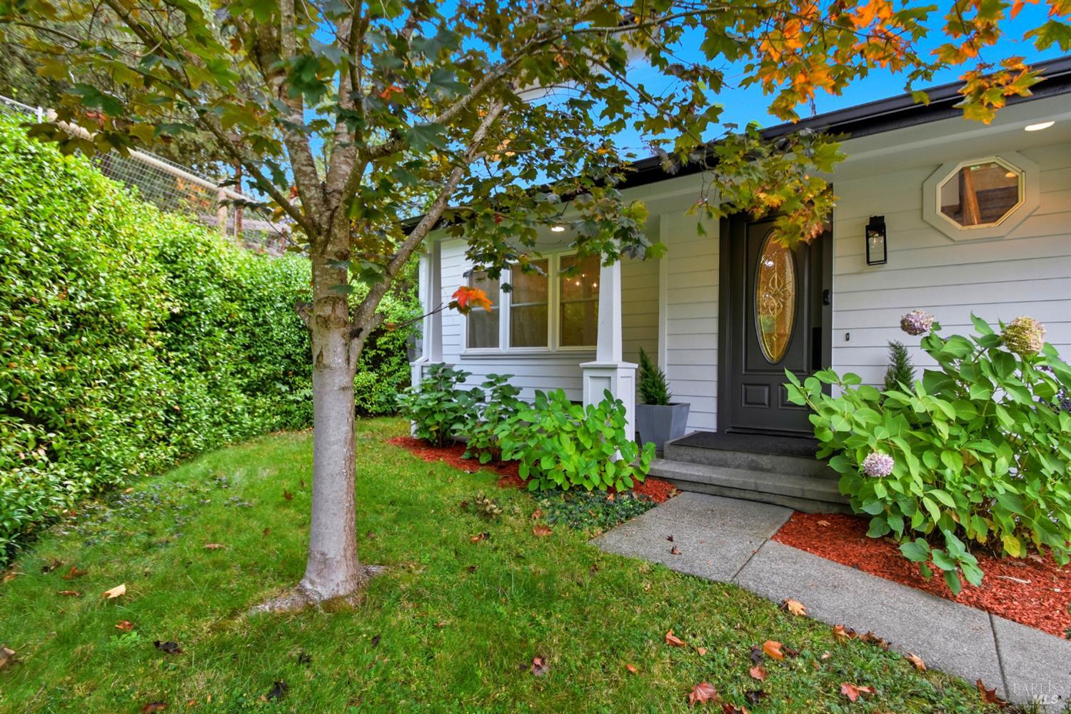 Detail Gallery Image 3 of 30 For 3136 Chanate Rd, Santa Rosa,  CA 95404 - 3 Beds | 2/1 Baths