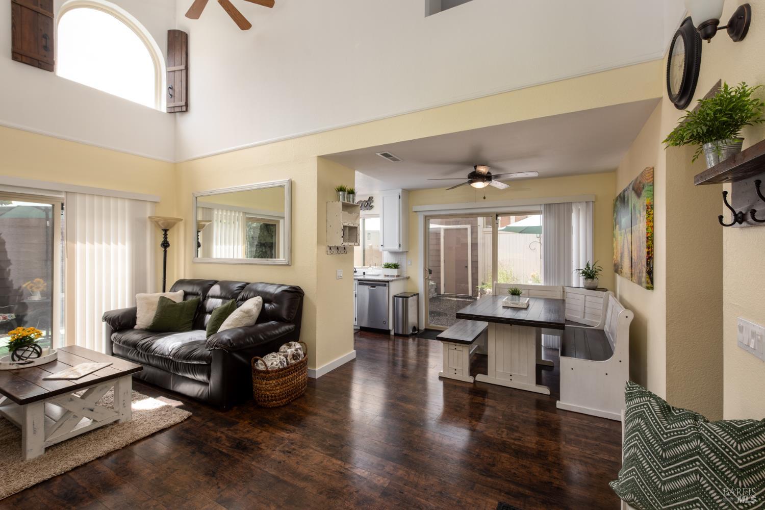 Detail Gallery Image 2 of 35 For 2734 Lakeview Dr, Santa Rosa,  CA 95405 - 3 Beds | 2 Baths