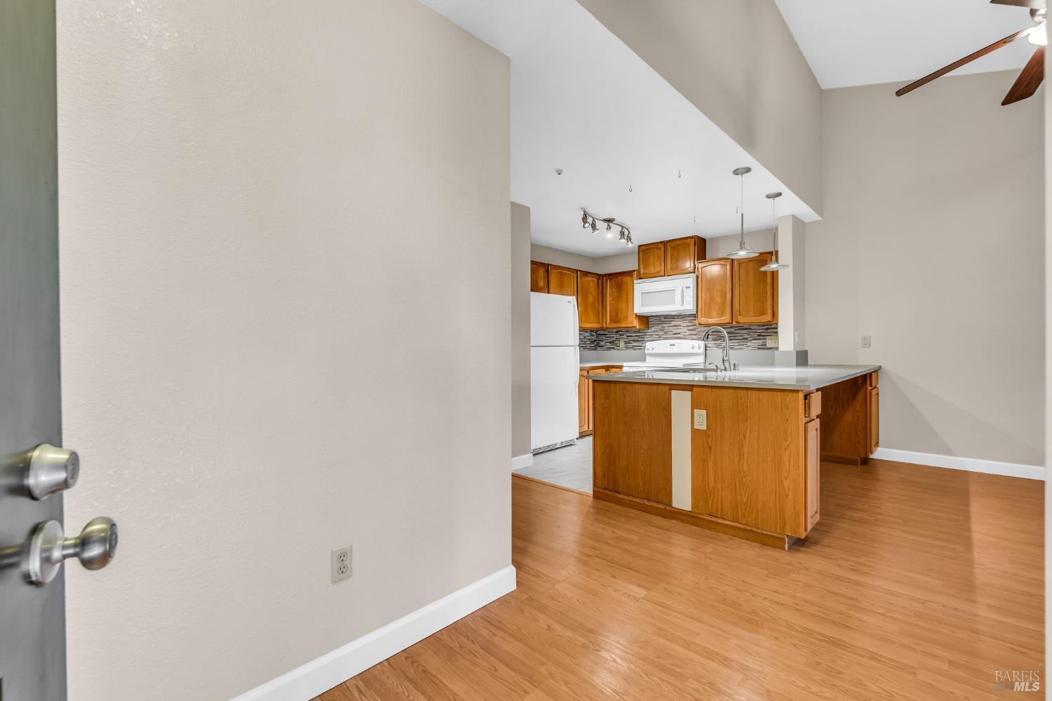 Detail Gallery Image 5 of 34 For 105 Nicholas Ct, Cotati,  CA 94931 - 2 Beds | 1 Baths