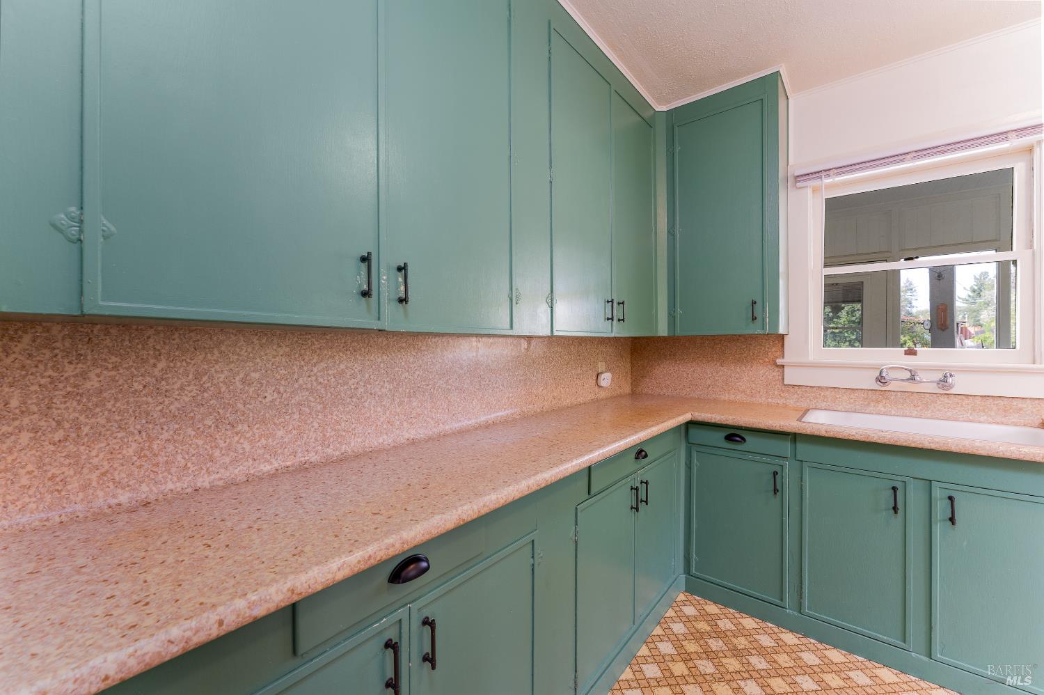 Detail Gallery Image 5 of 38 For 258 State St, Willits,  CA 95490 - 2 Beds | 1 Baths