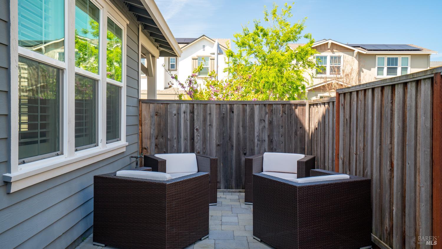 Detail Gallery Image 18 of 37 For 1623 Winterberry Ln, Rohnert Park,  CA 94928 - 4 Beds | 3 Baths