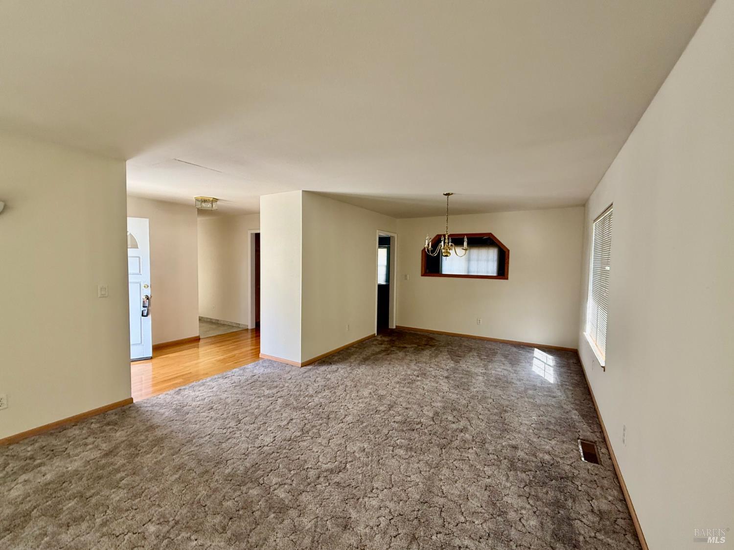 Detail Gallery Image 8 of 35 For 19390 Mountain Mdws, Hidden Valley Lake,  CA 95467 - 3 Beds | 2 Baths