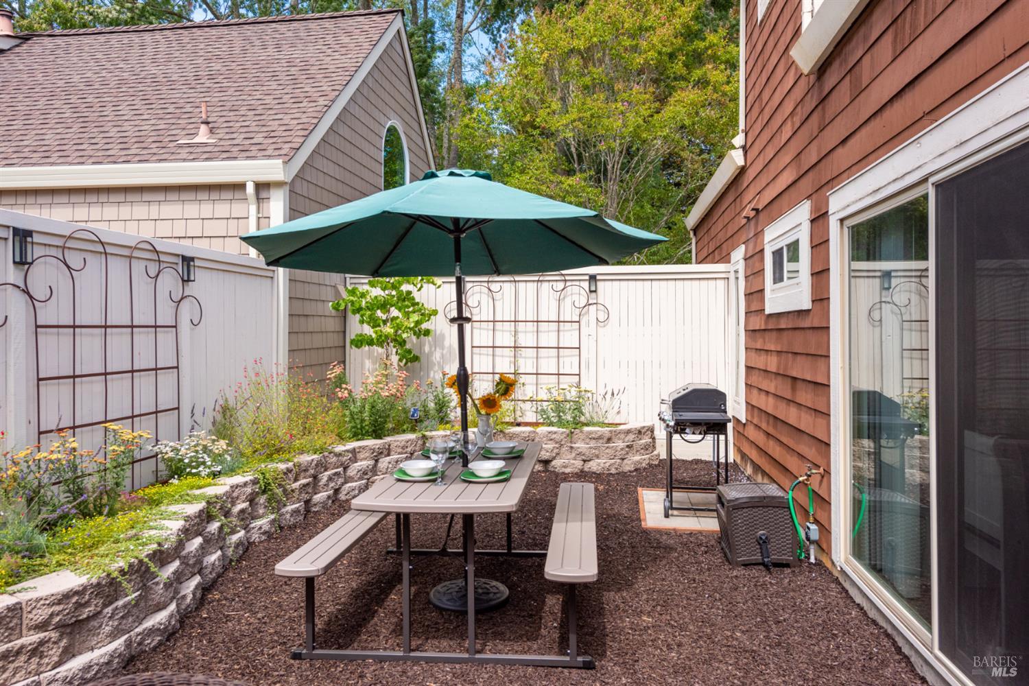 Detail Gallery Image 31 of 35 For 2734 Lakeview Dr, Santa Rosa,  CA 95405 - 3 Beds | 2 Baths