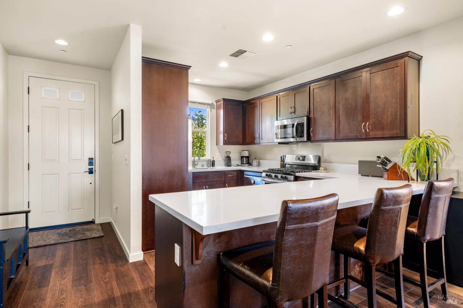 Detail Gallery Image 5 of 39 For 948 Brunello Dr, Santa Rosa,  CA 95407 - 4 Beds | 3 Baths