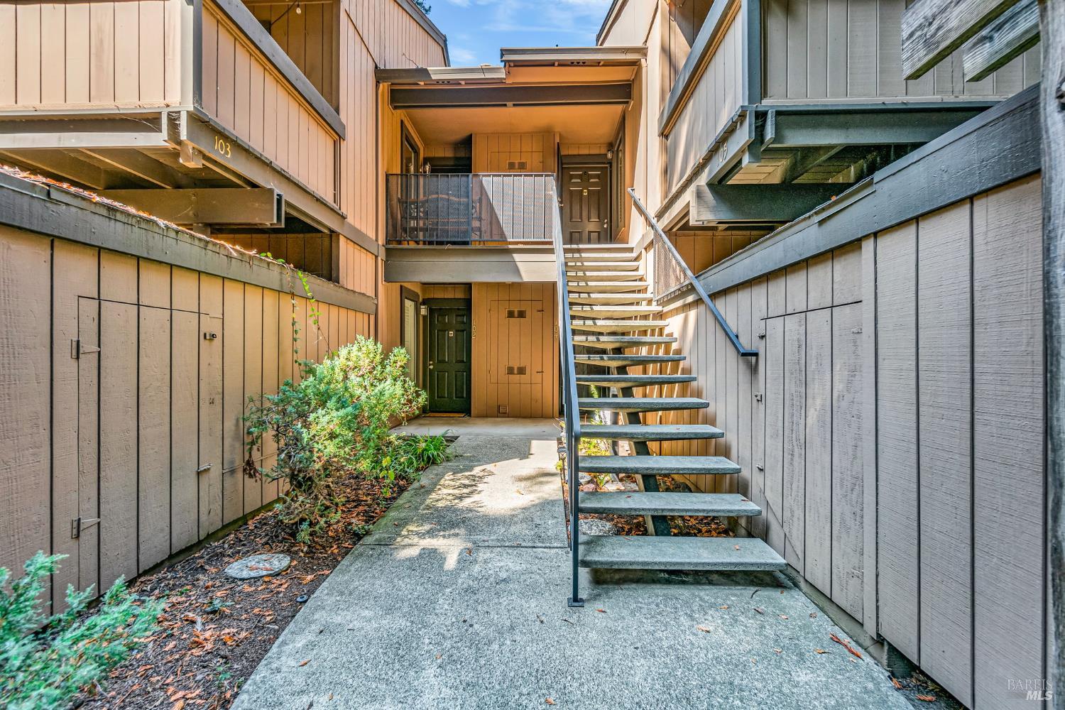 Detail Gallery Image 2 of 34 For 105 Nicholas Ct, Cotati,  CA 94931 - 2 Beds | 1 Baths