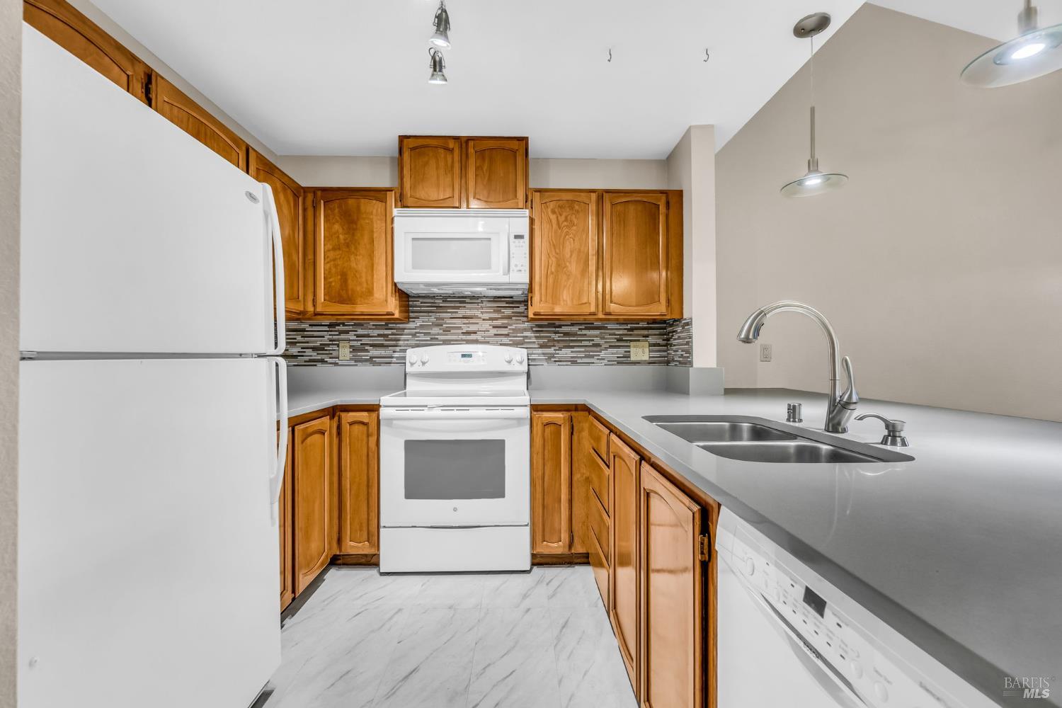 Detail Gallery Image 12 of 34 For 105 Nicholas Ct, Cotati,  CA 94931 - 2 Beds | 1 Baths