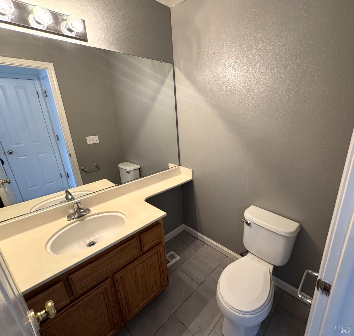 Detail Gallery Image 15 of 17 For 1217 Mateo Dr, Rohnert Park,  CA 94928 - 3 Beds | 2/1 Baths