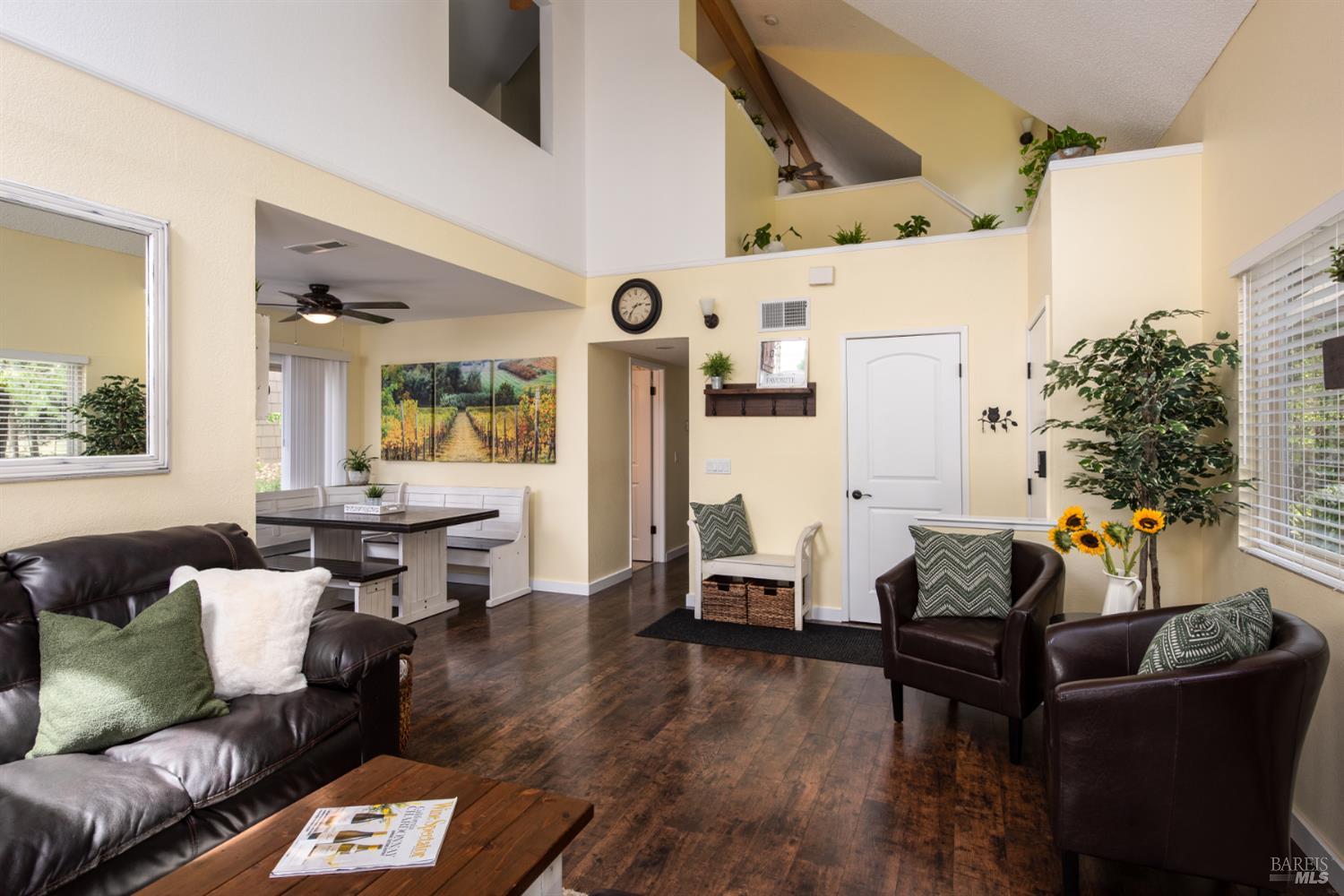 Detail Gallery Image 8 of 35 For 2734 Lakeview Dr, Santa Rosa,  CA 95405 - 3 Beds | 2 Baths