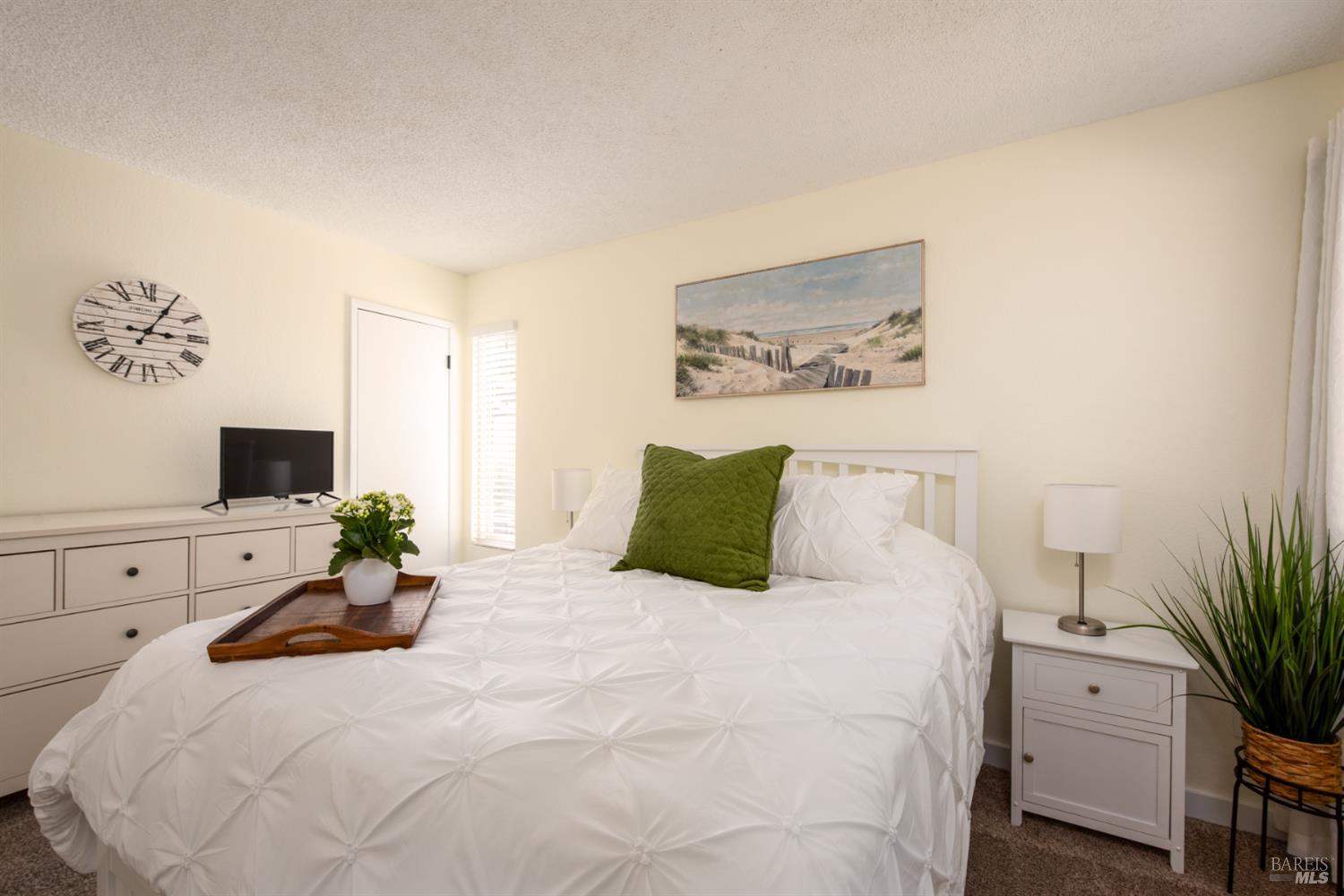 Detail Gallery Image 15 of 35 For 2734 Lakeview Dr, Santa Rosa,  CA 95405 - 3 Beds | 2 Baths