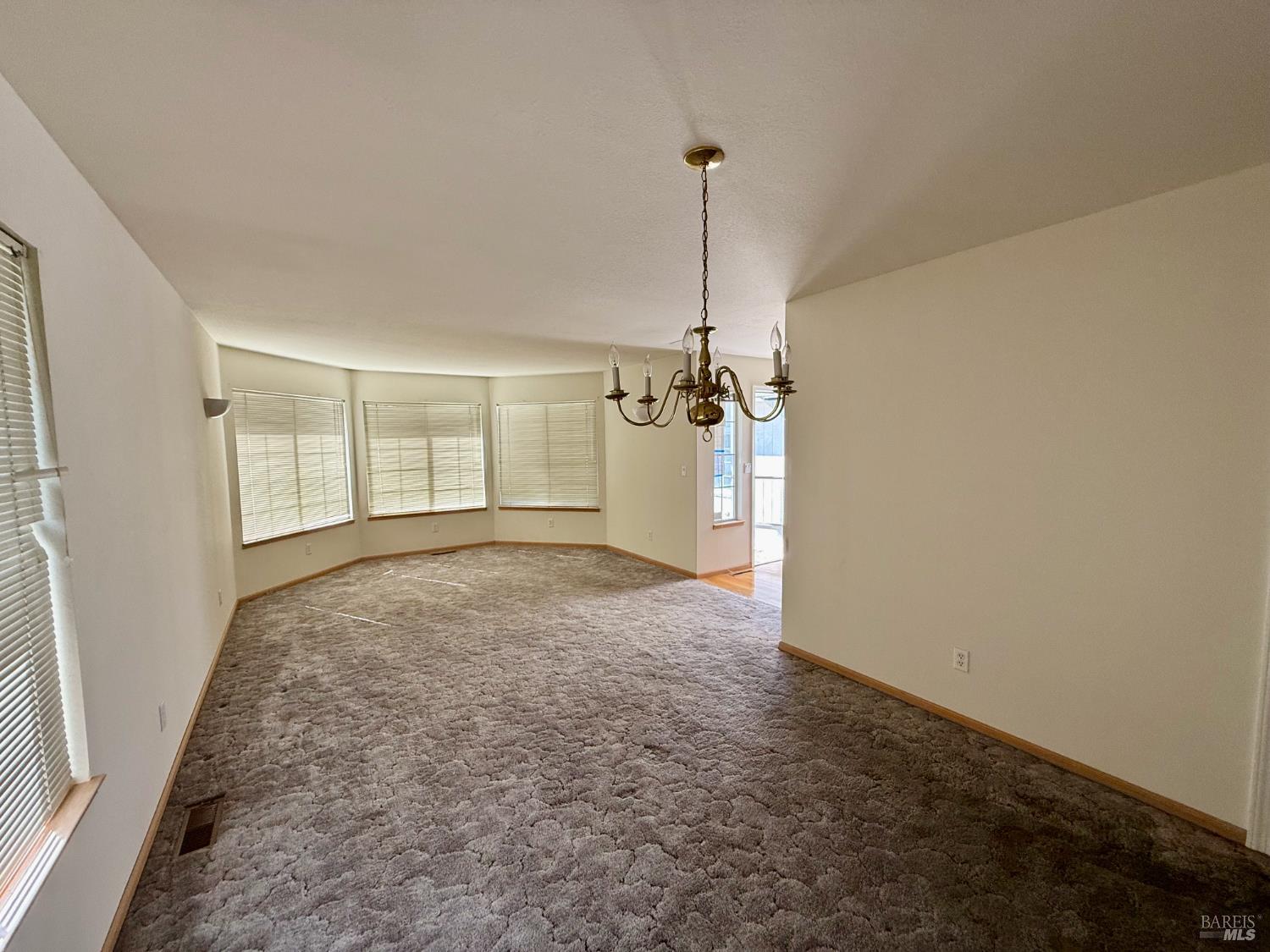 Detail Gallery Image 10 of 35 For 19390 Mountain Mdws, Hidden Valley Lake,  CA 95467 - 3 Beds | 2 Baths