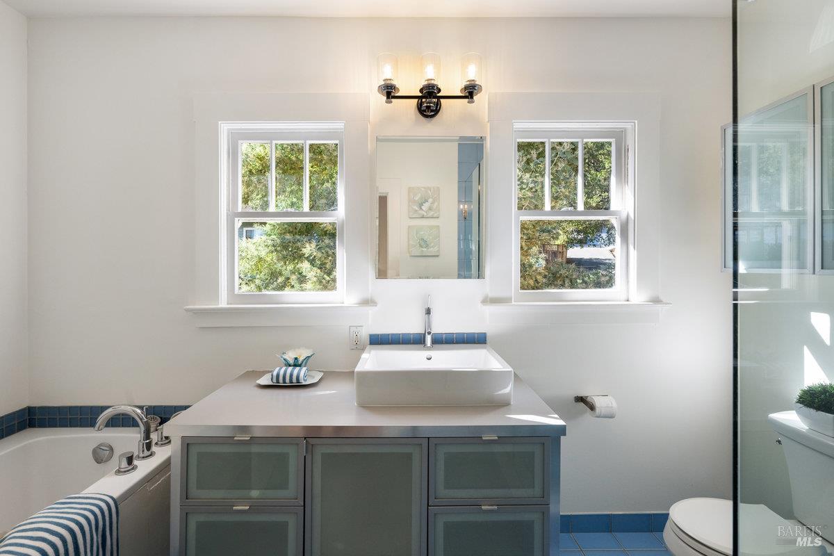 Detail Gallery Image 17 of 31 For 338 Paloma Ave, San Rafael,  CA 94901 - 4 Beds | 2/1 Baths