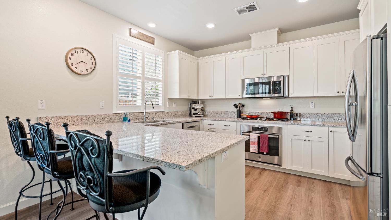 Detail Gallery Image 12 of 37 For 1623 Winterberry Ln, Rohnert Park,  CA 94928 - 4 Beds | 3 Baths