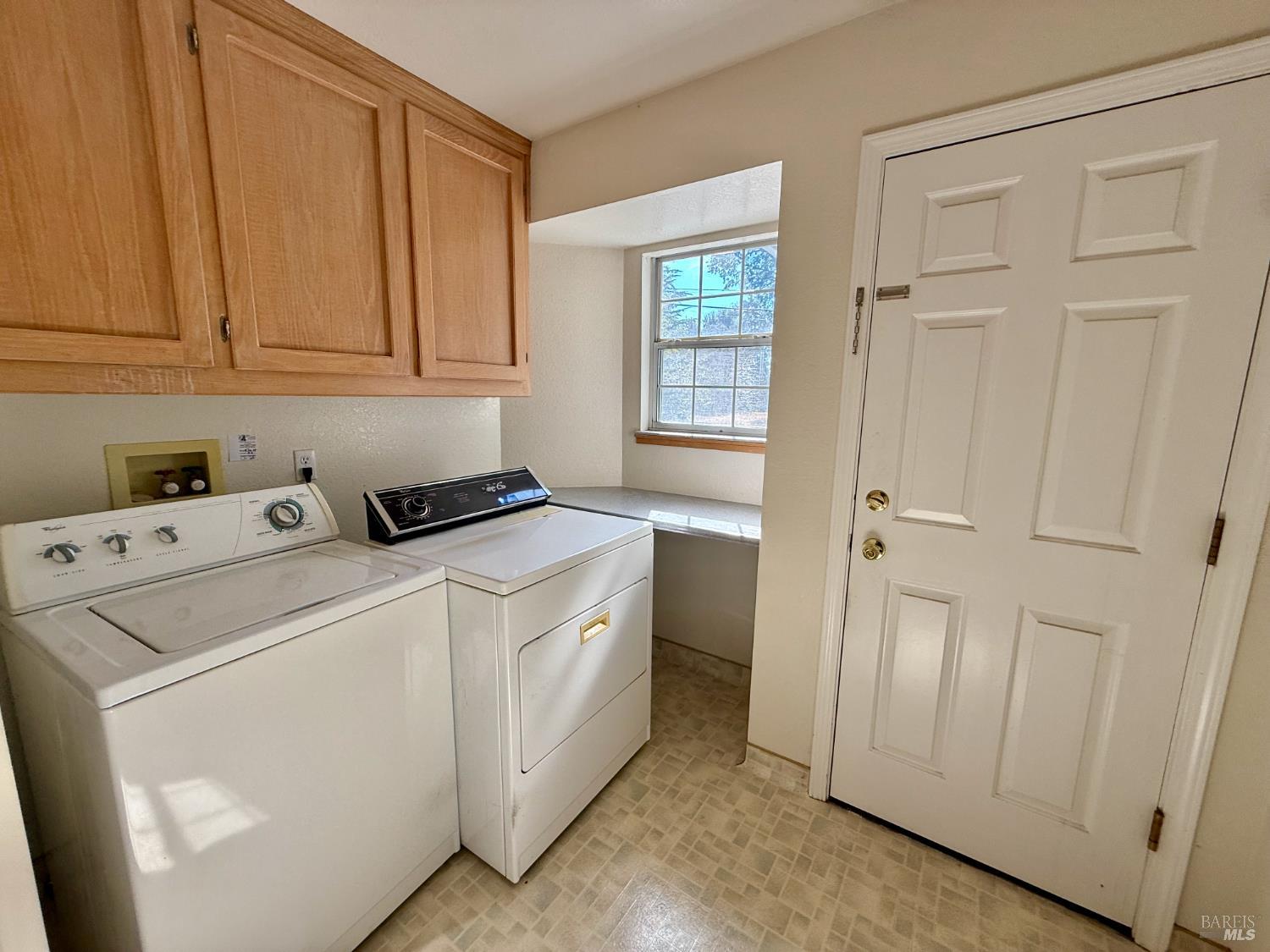 Detail Gallery Image 19 of 35 For 19390 Mountain Mdws, Hidden Valley Lake,  CA 95467 - 3 Beds | 2 Baths