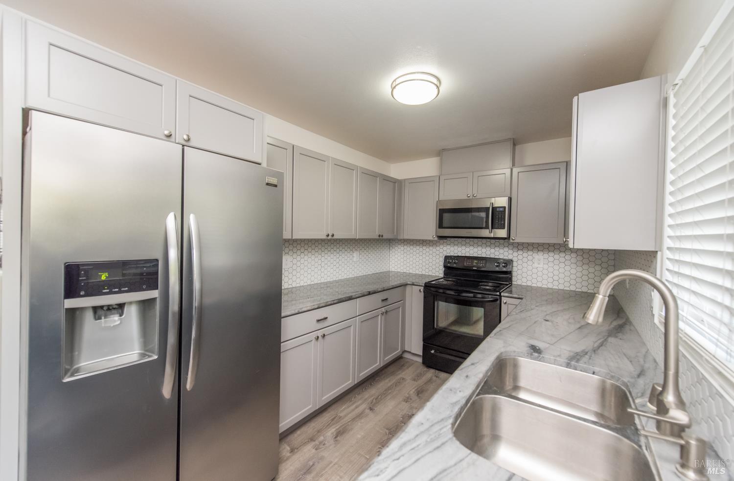 Detail Gallery Image 10 of 34 For 374 Gate Way, Santa Rosa,  CA 95401 - 3 Beds | 1/1 Baths