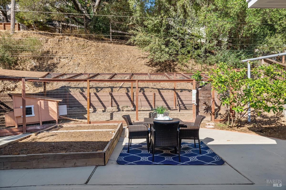 Detail Gallery Image 27 of 31 For 338 Paloma Ave, San Rafael,  CA 94901 - 4 Beds | 2/1 Baths