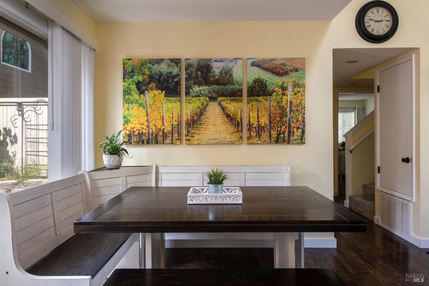 Detail Gallery Image 10 of 35 For 2734 Lakeview Dr, Santa Rosa,  CA 95405 - 3 Beds | 2 Baths