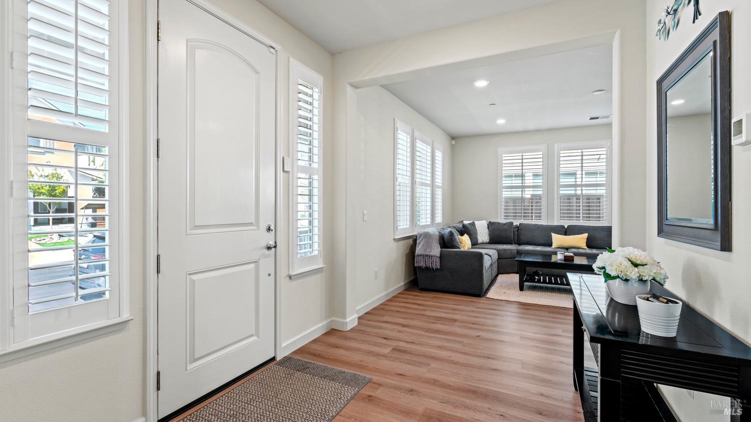 Detail Gallery Image 7 of 37 For 1623 Winterberry Ln, Rohnert Park,  CA 94928 - 4 Beds | 3 Baths