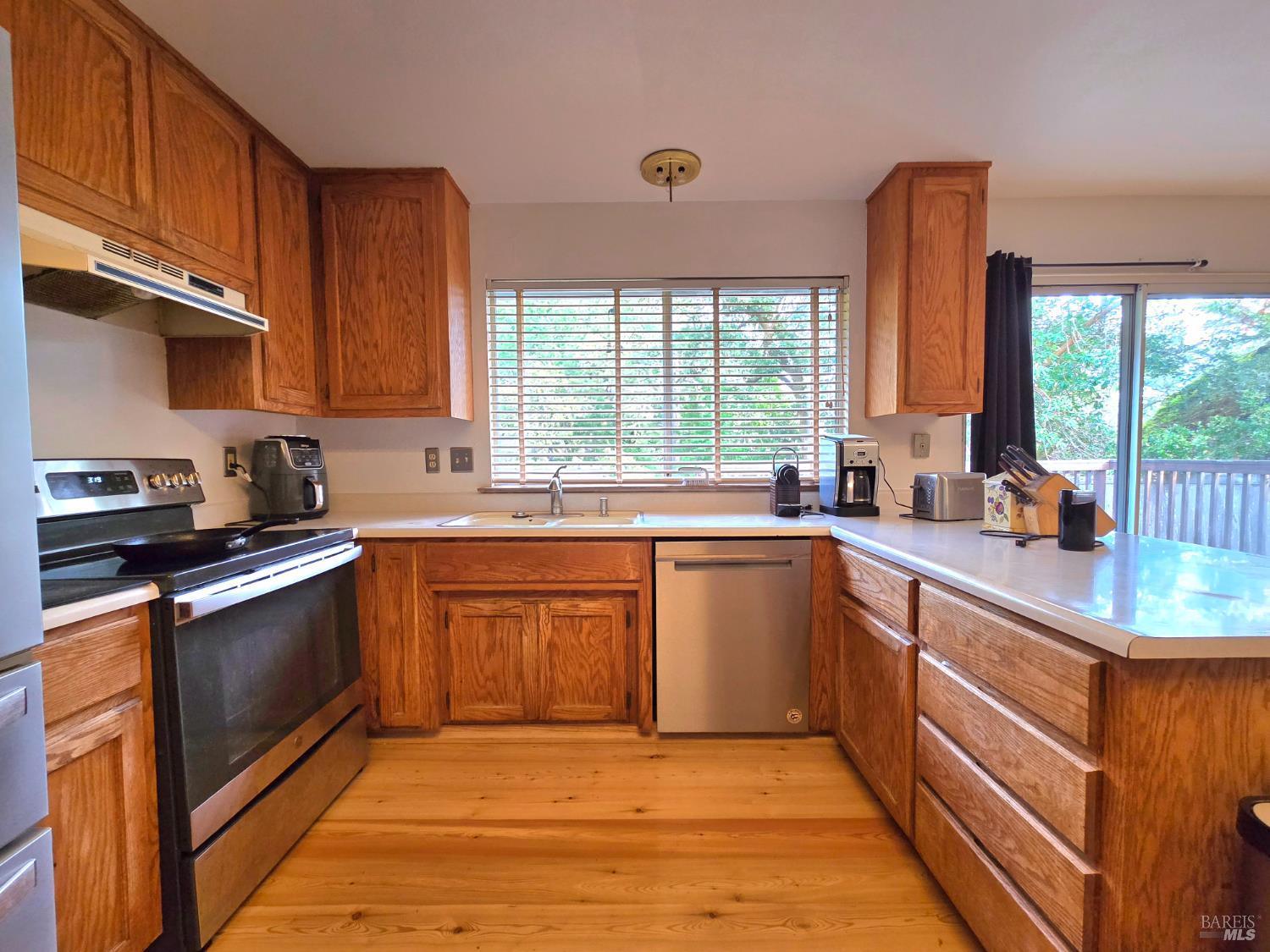 Detail Gallery Image 6 of 23 For 26761 Hawk Rd, Willits,  CA 95490 - 3 Beds | 1/1 Baths