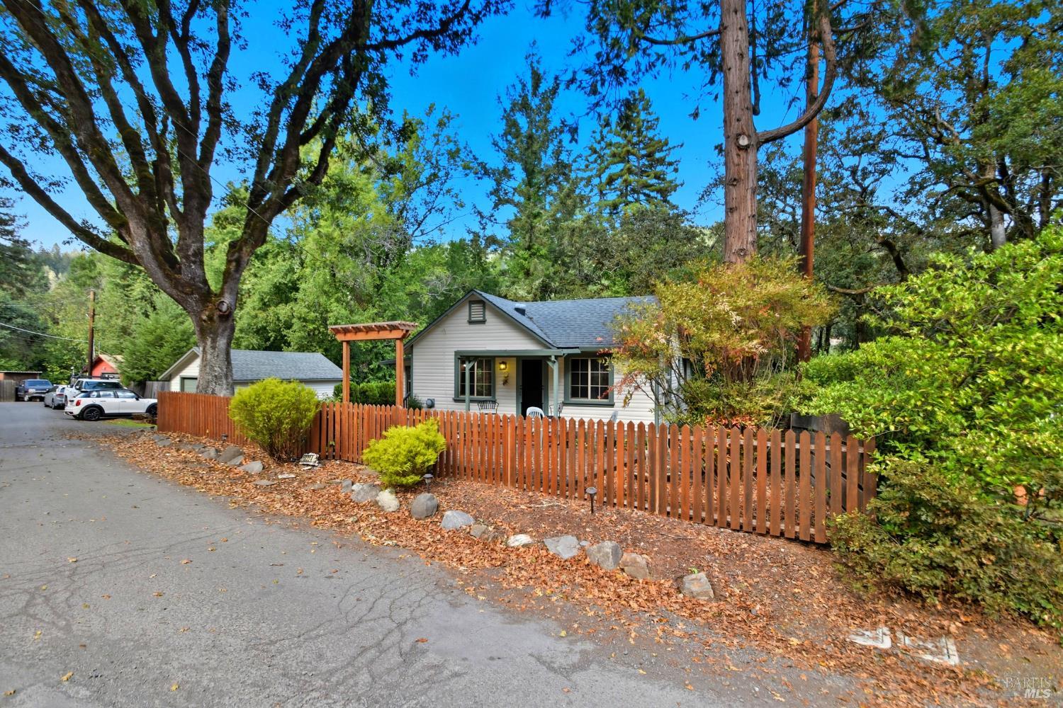 Detail Gallery Image 4 of 35 For 10224 Old River Rd, Forestville,  CA 95436 - 2 Beds | 1 Baths