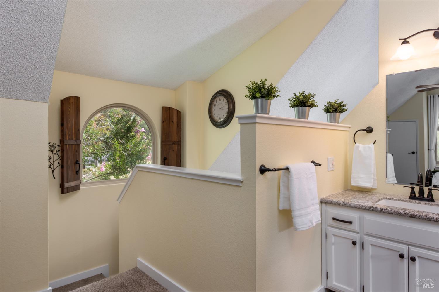 Detail Gallery Image 19 of 35 For 2734 Lakeview Dr, Santa Rosa,  CA 95405 - 3 Beds | 2 Baths