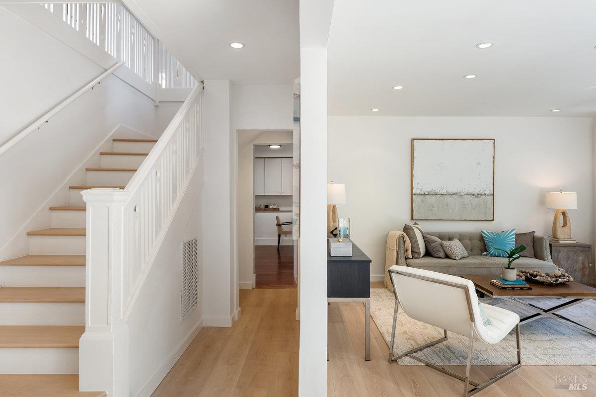 Detail Gallery Image 7 of 31 For 338 Paloma Ave, San Rafael,  CA 94901 - 4 Beds | 2/1 Baths