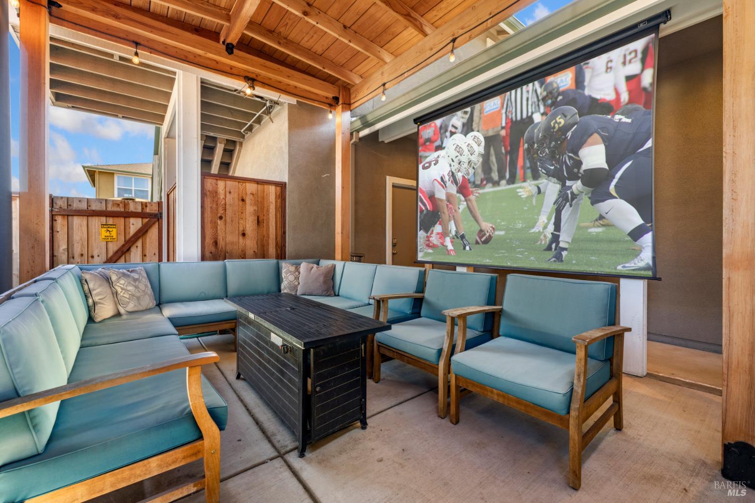 Detail Gallery Image 19 of 39 For 948 Brunello Dr, Santa Rosa,  CA 95407 - 4 Beds | 3 Baths