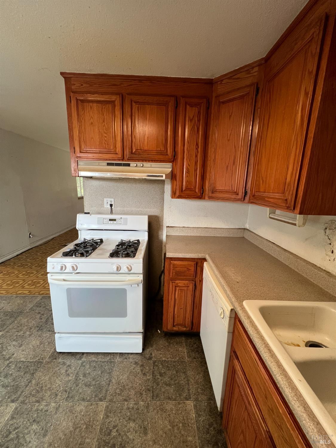 Detail Gallery Image 13 of 30 For 2124 Beard Ct, Vacaville,  CA 95688 - 3 Beds | 1 Baths