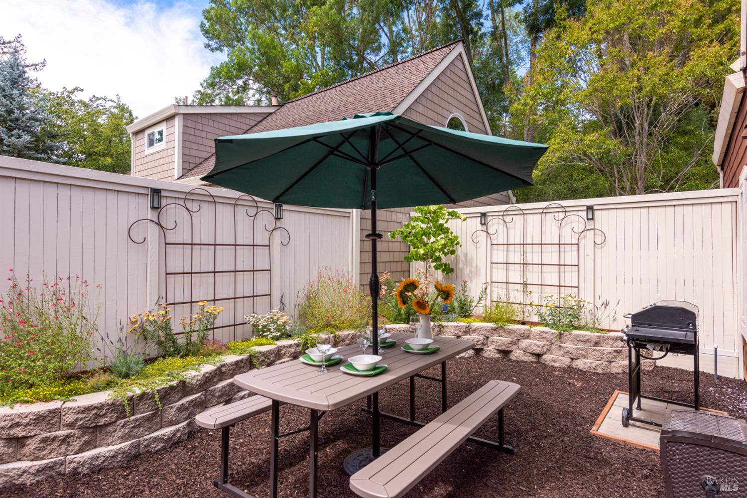 Detail Gallery Image 26 of 35 For 2734 Lakeview Dr, Santa Rosa,  CA 95405 - 3 Beds | 2 Baths