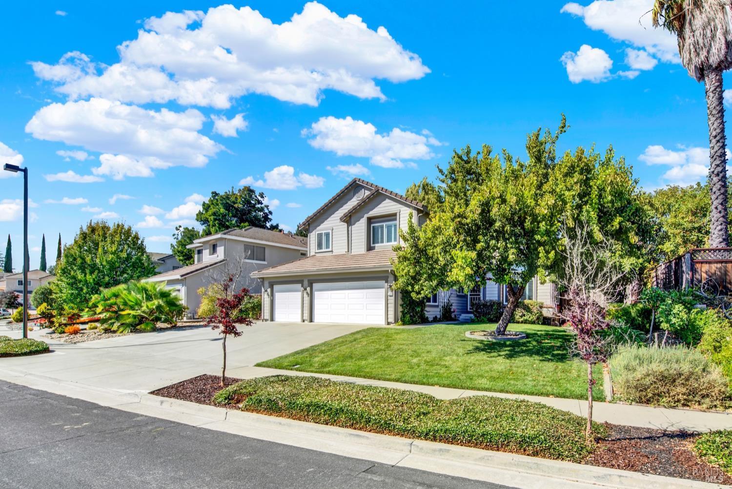 Detail Gallery Image 11 of 78 For 3442 Glen Ellen Dr, Fairfield,  CA 94534 - 5 Beds | 3 Baths