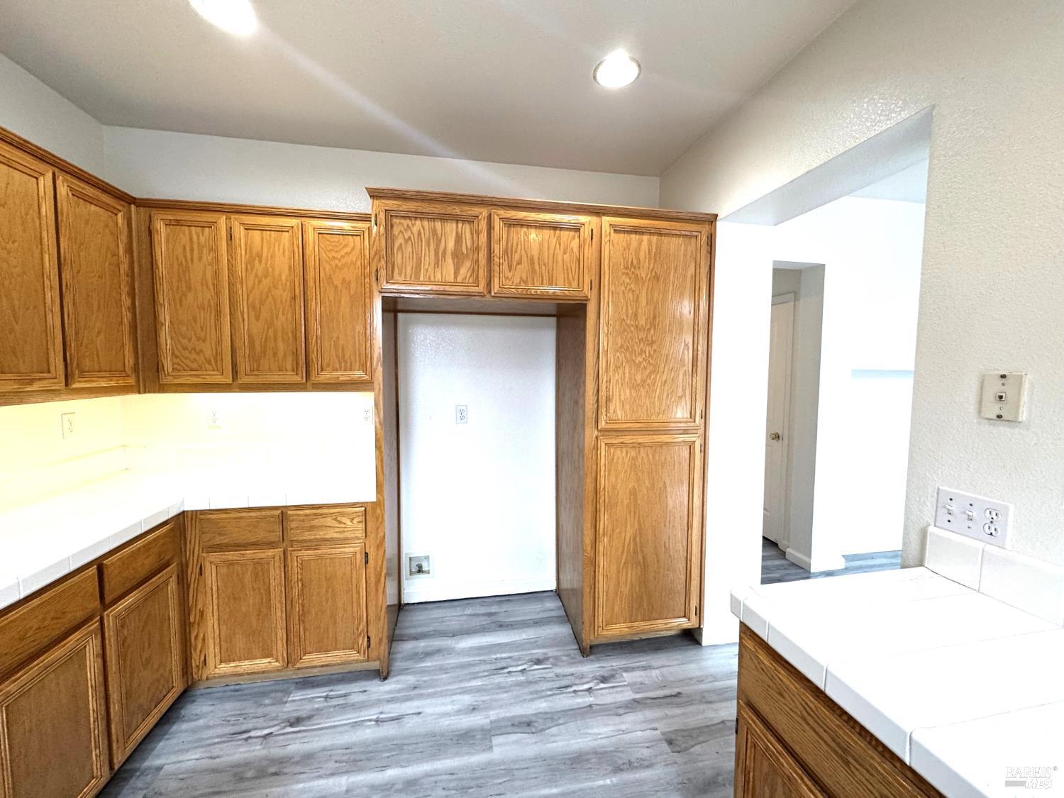 Detail Gallery Image 4 of 17 For 1217 Mateo Dr, Rohnert Park,  CA 94928 - 3 Beds | 2/1 Baths