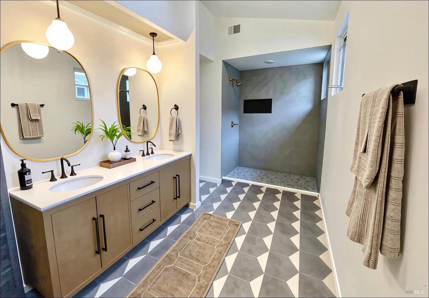 Detail Gallery Image 7 of 25 For 56 Waterside Cir, San Rafael,  CA 94903 - 4 Beds | 3/1 Baths