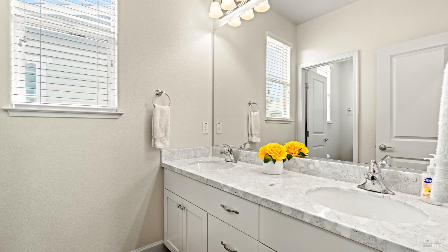 Detail Gallery Image 31 of 37 For 1623 Winterberry Ln, Rohnert Park,  CA 94928 - 4 Beds | 3 Baths