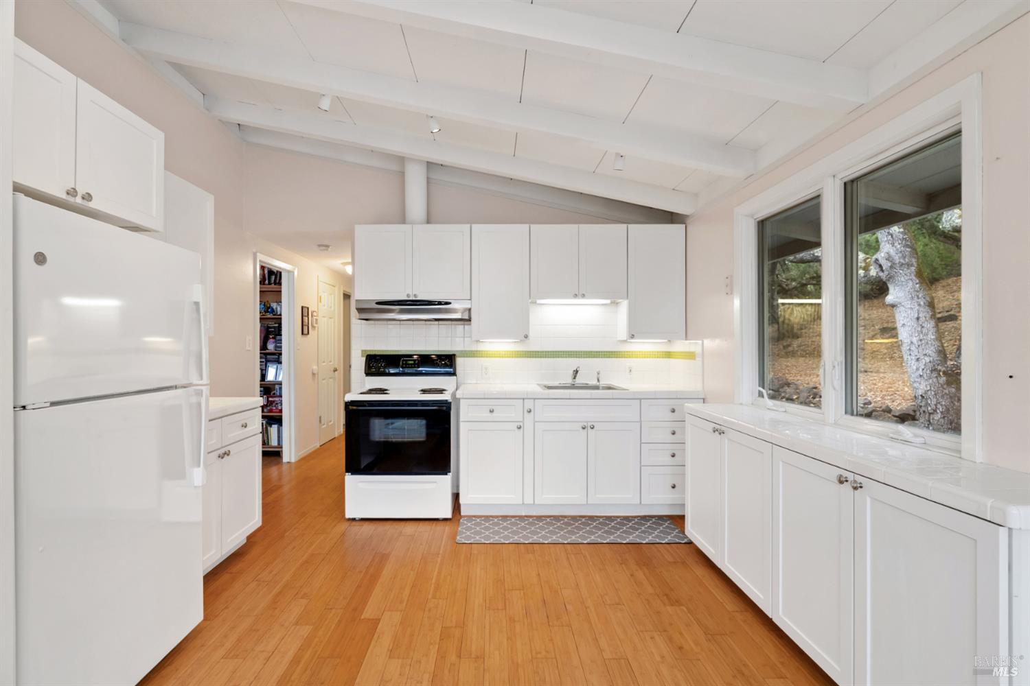 Detail Gallery Image 5 of 23 For 5254 Enterprise Rd, Glen Ellen,  CA 95442 - 2 Beds | 1 Baths