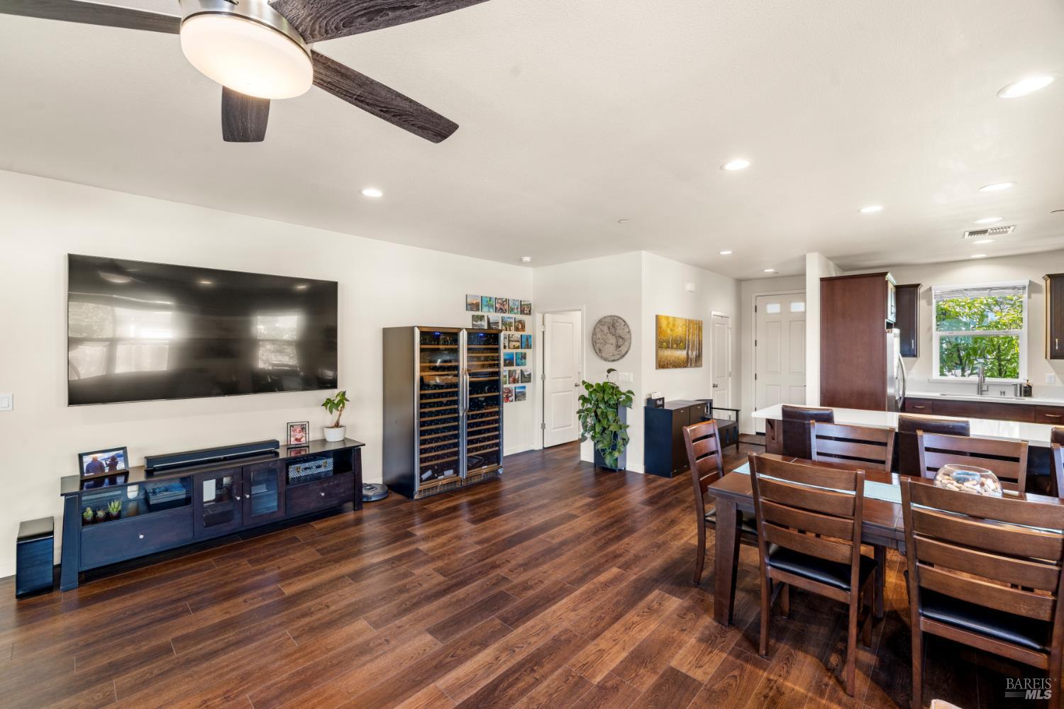 Detail Gallery Image 4 of 39 For 948 Brunello Dr, Santa Rosa,  CA 95407 - 4 Beds | 3 Baths