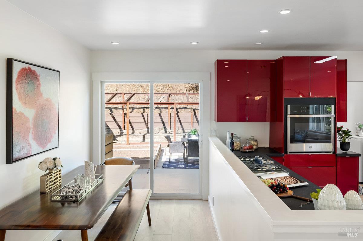 Detail Gallery Image 14 of 31 For 338 Paloma Ave, San Rafael,  CA 94901 - 4 Beds | 2/1 Baths