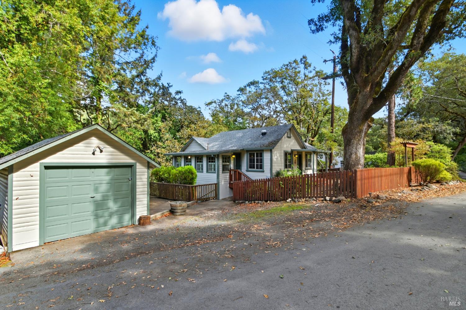 Detail Gallery Image 6 of 35 For 10224 Old River Rd, Forestville,  CA 95436 - 2 Beds | 1 Baths