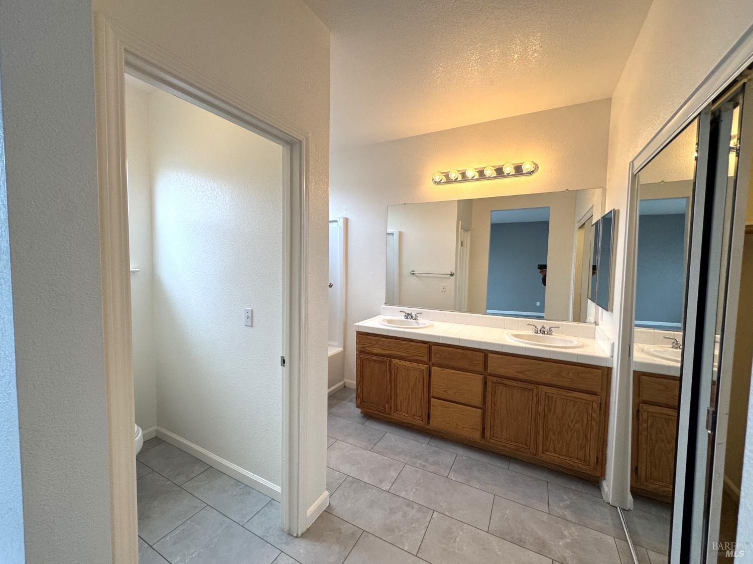 Detail Gallery Image 9 of 17 For 1217 Mateo Dr, Rohnert Park,  CA 94928 - 3 Beds | 2/1 Baths