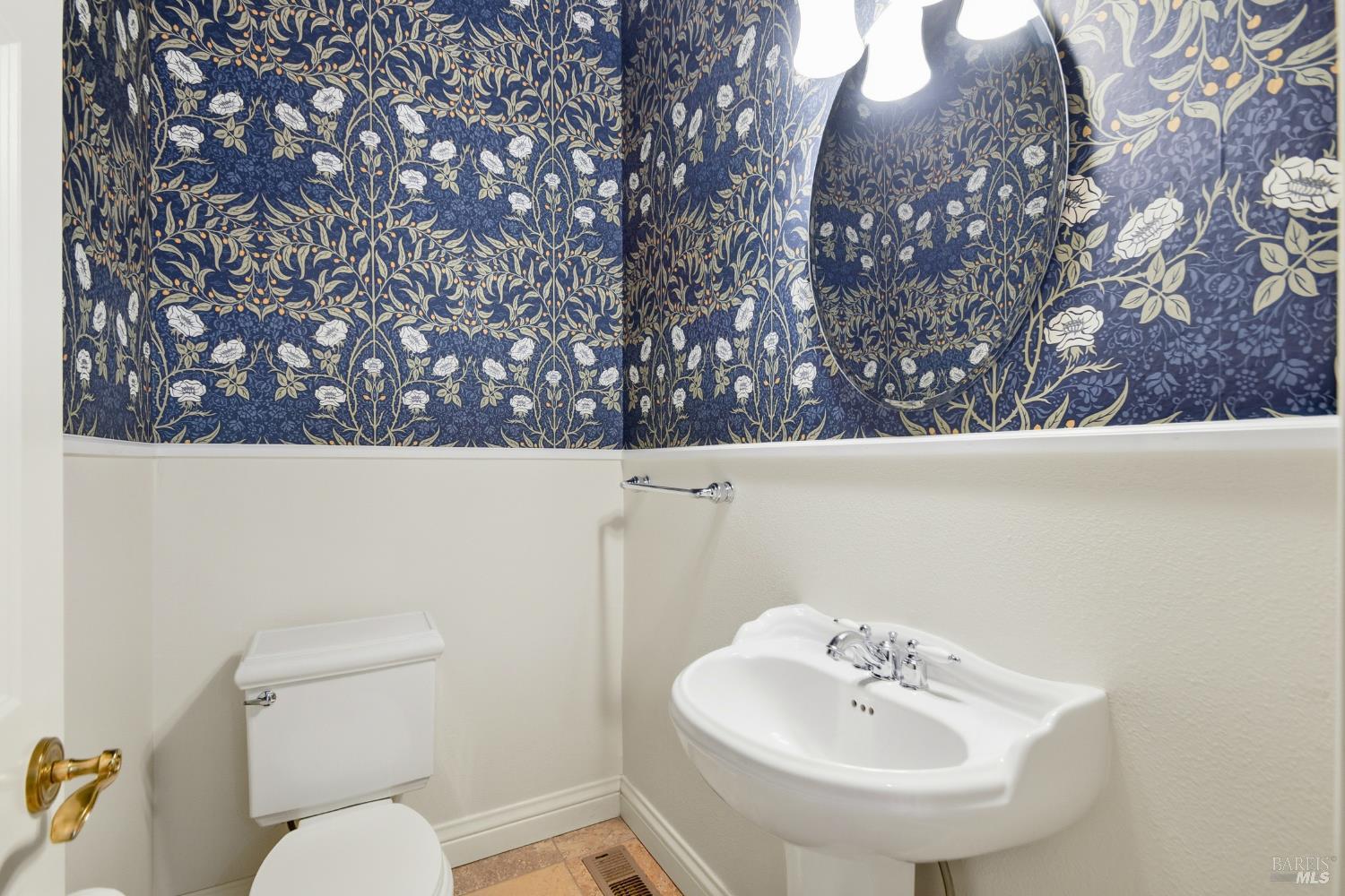 Detail Gallery Image 13 of 30 For 3136 Chanate Rd, Santa Rosa,  CA 95404 - 3 Beds | 2/1 Baths