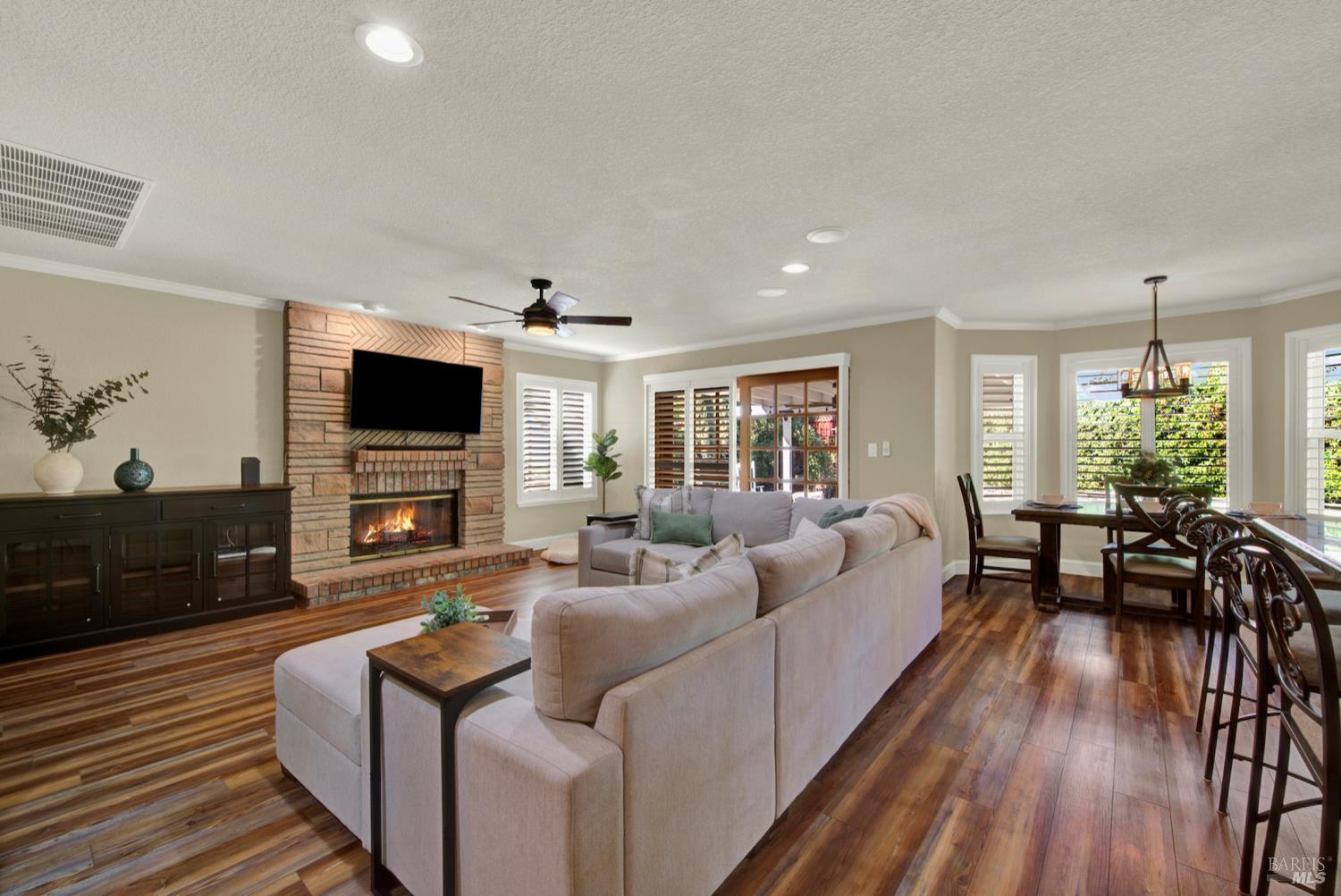 Detail Gallery Image 4 of 78 For 3442 Glen Ellen Dr, Fairfield,  CA 94534 - 5 Beds | 3 Baths