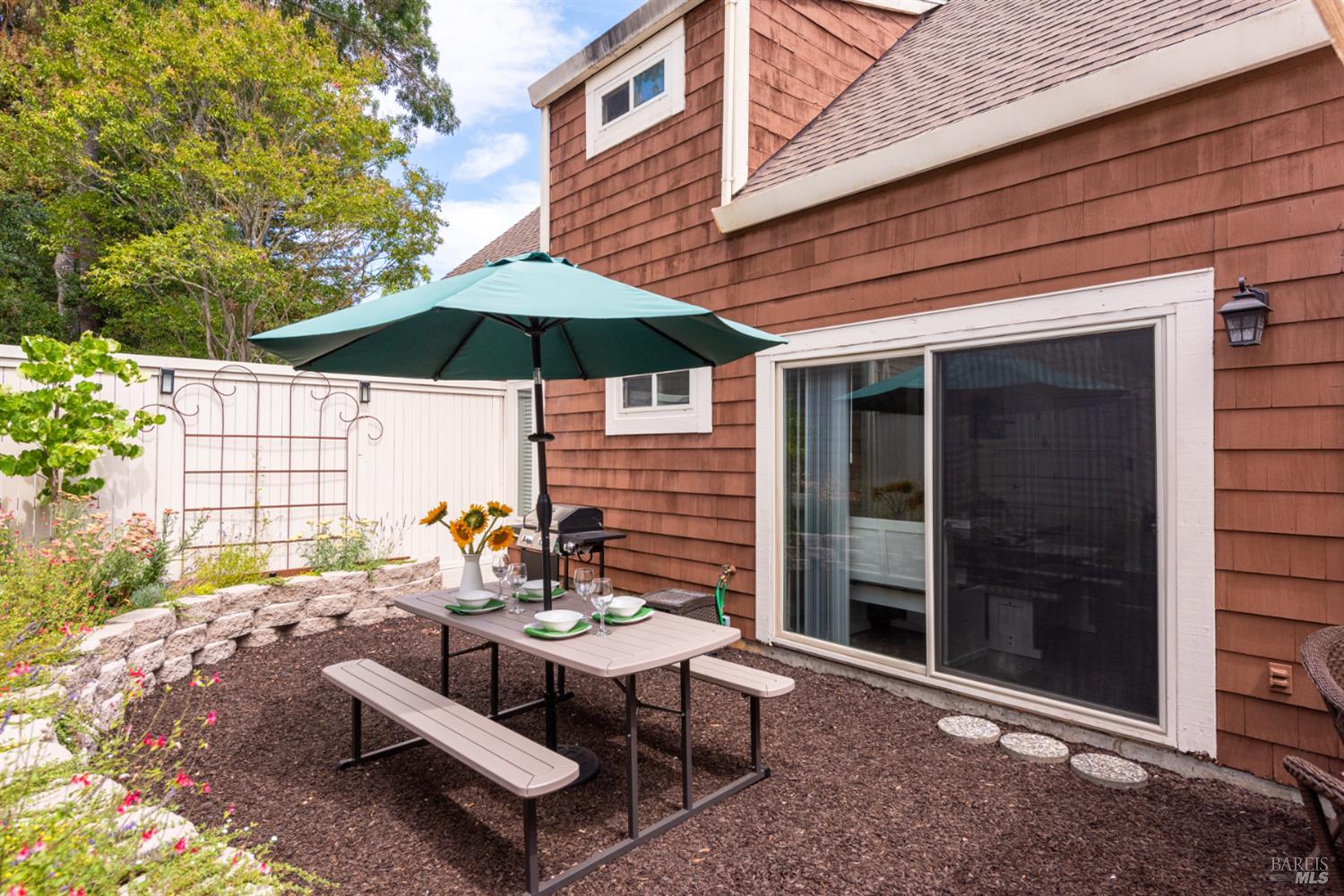 Detail Gallery Image 27 of 35 For 2734 Lakeview Dr, Santa Rosa,  CA 95405 - 3 Beds | 2 Baths