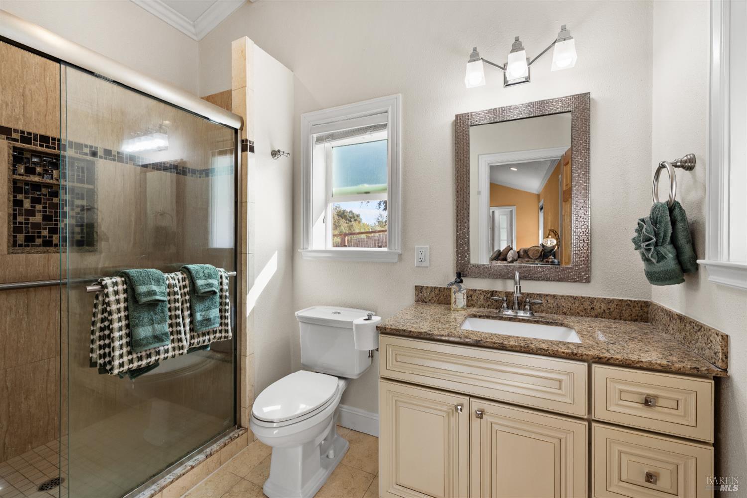 Detail Gallery Image 12 of 34 For 1888 Judson Ln, Santa Rosa,  CA 95401 - 4 Beds | 3 Baths