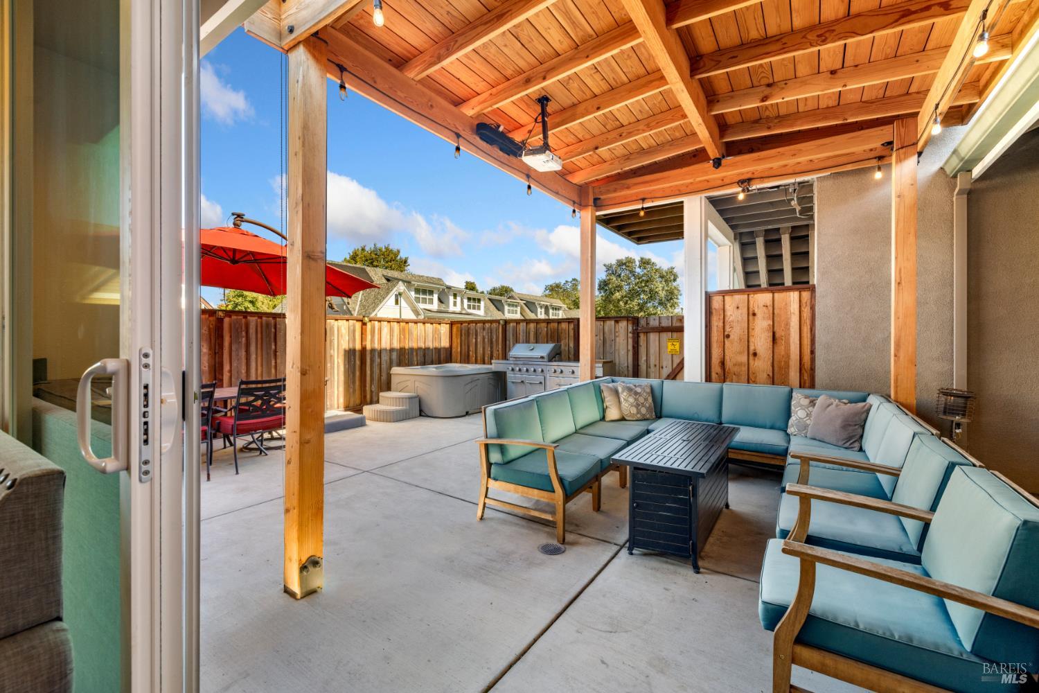 Detail Gallery Image 17 of 39 For 948 Brunello Dr, Santa Rosa,  CA 95407 - 4 Beds | 3 Baths