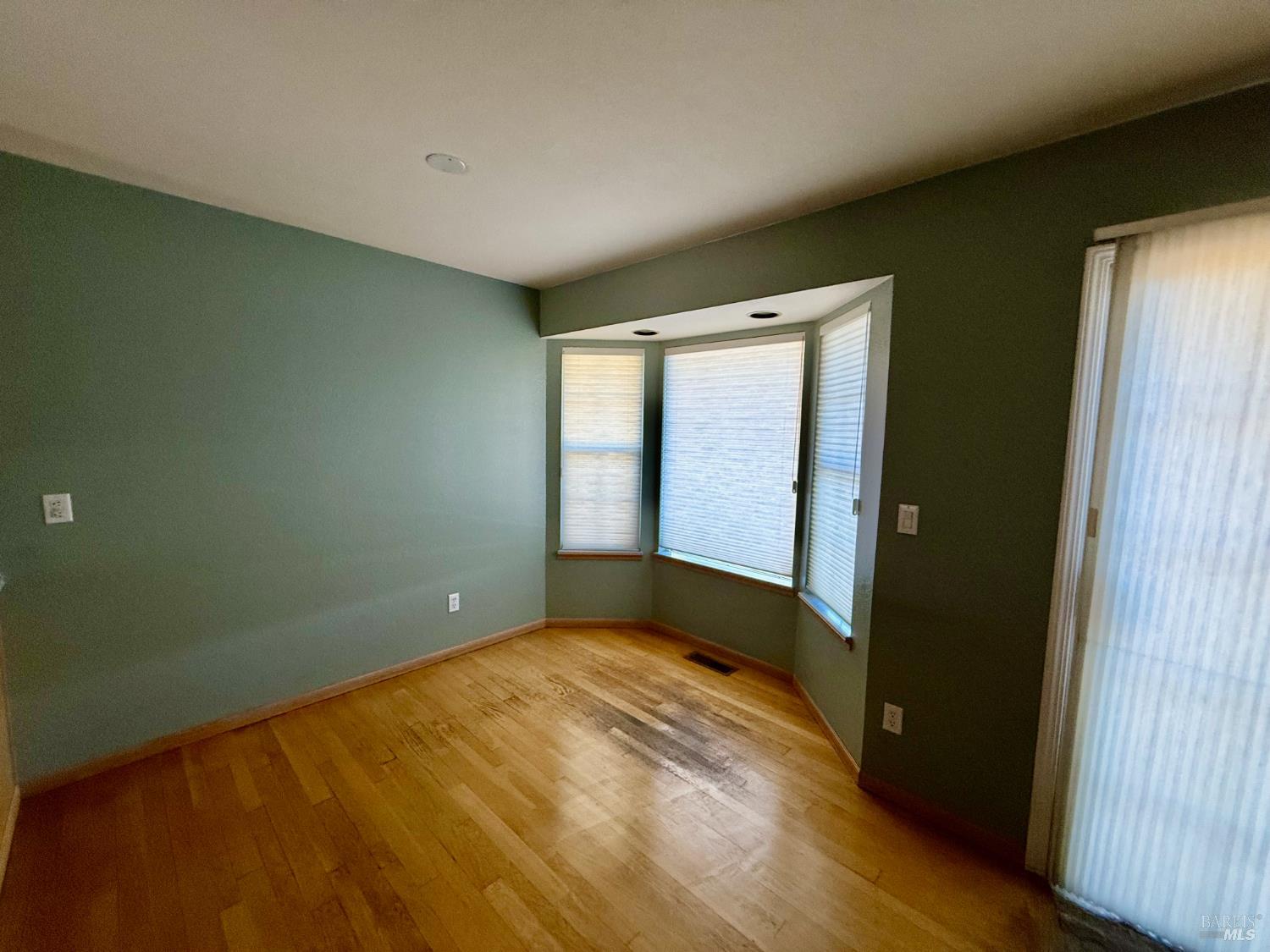 Detail Gallery Image 16 of 35 For 19390 Mountain Mdws, Hidden Valley Lake,  CA 95467 - 3 Beds | 2 Baths