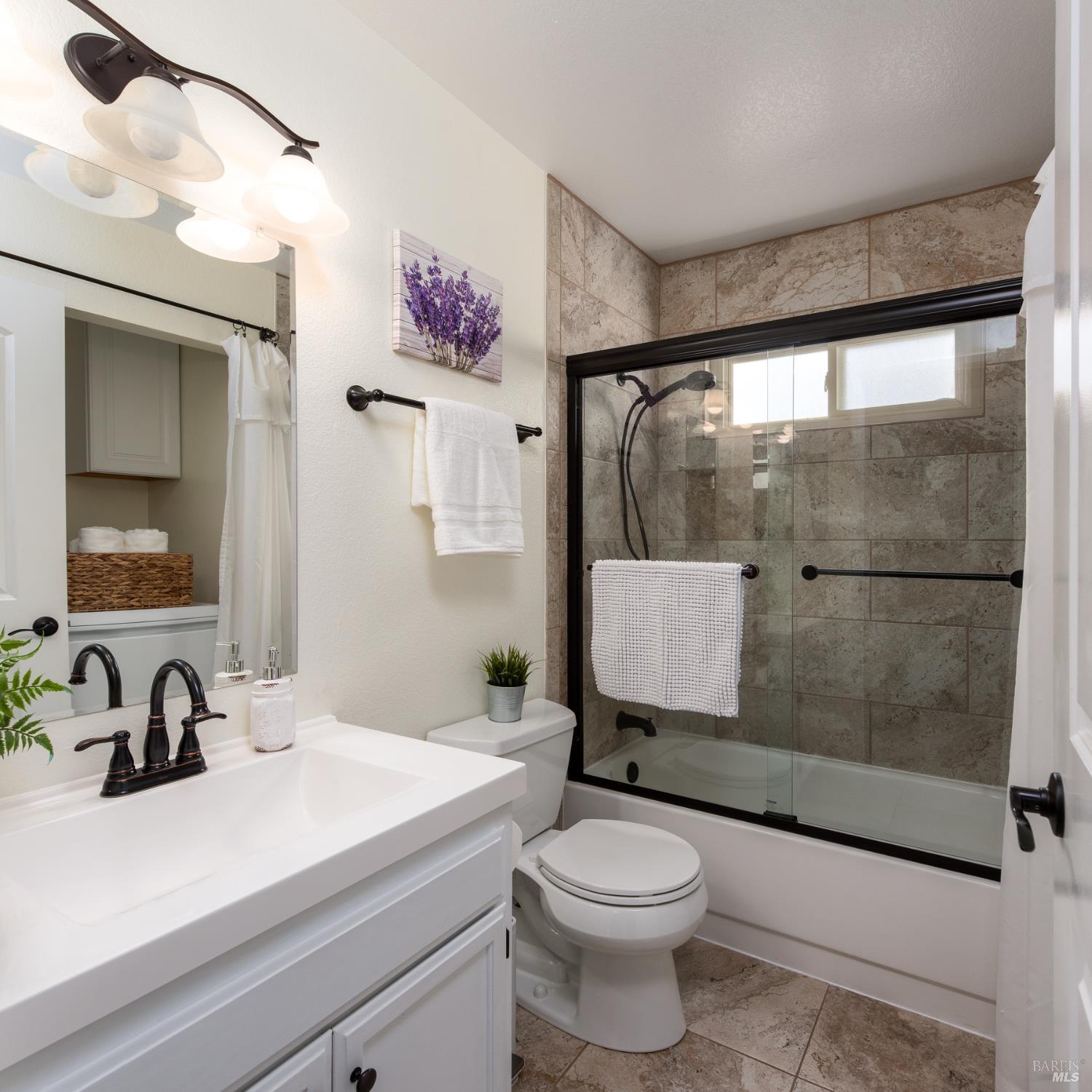 Detail Gallery Image 16 of 35 For 2734 Lakeview Dr, Santa Rosa,  CA 95405 - 3 Beds | 2 Baths