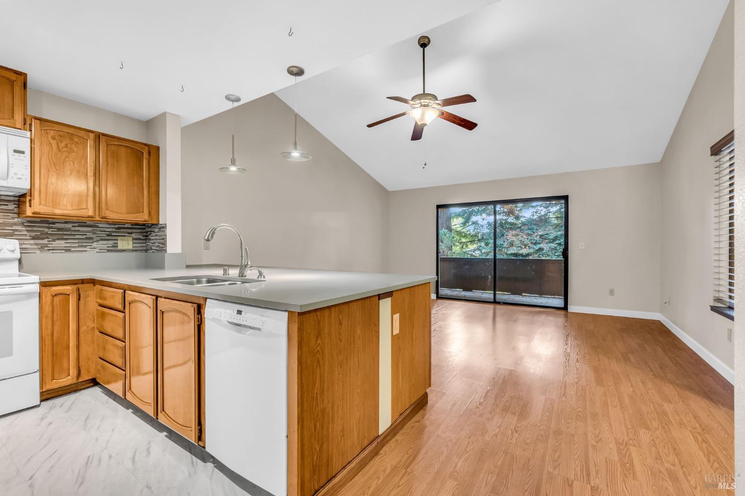 Detail Gallery Image 11 of 34 For 105 Nicholas Ct, Cotati,  CA 94931 - 2 Beds | 1 Baths